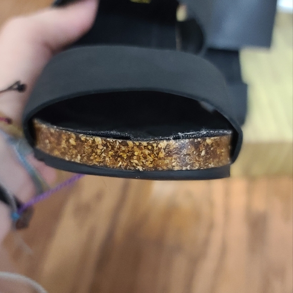 Kenneth Cole black leather high heel sandals - Picture 6 of 7